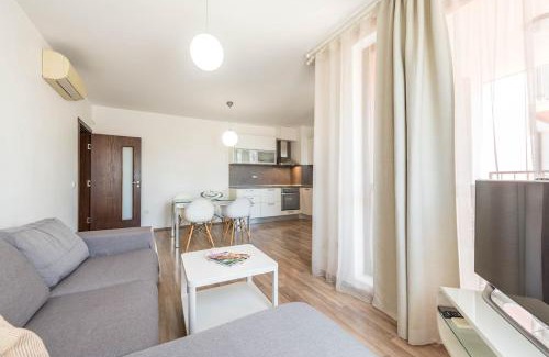 Kazanlak Apartment | Spacious 2 br apt in Villa Mare