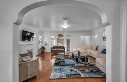 Melrose House | Spacious 2 levels 2-Bedroom 2-Bath in The best Neighborhood