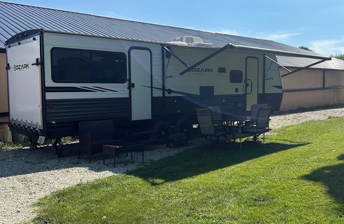 Salem Lakes House | Spacious 27’ RV on horse farm