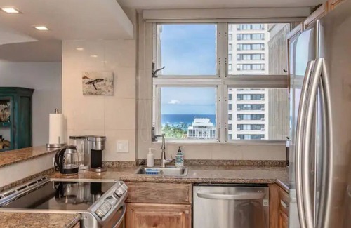 Waikiki Condo | Spacious 2bd/2br with ocean and panoramic views!