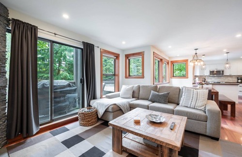 Whistler Condo | Spacious 2BDR on Blueberry Hill | Pets | Complex Hot Tub | BBQ