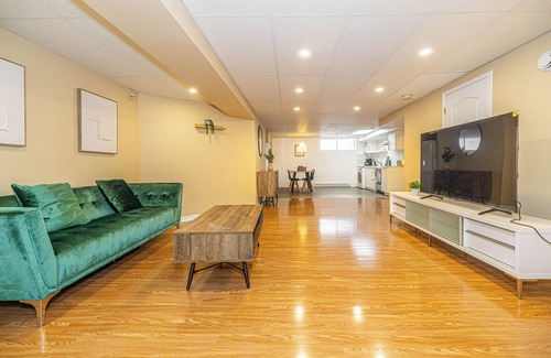 Brossard Apartment | Spacious 2BDRs Apt,ALL NEW! Close to DT/1 parking