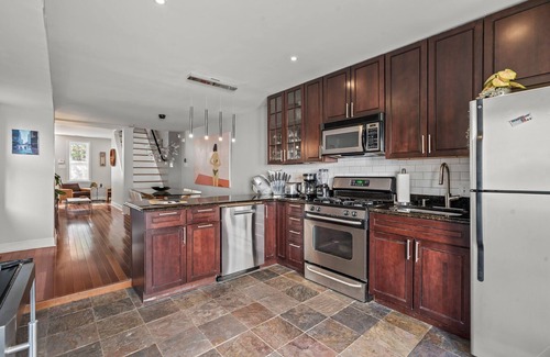 Olde Kensington House | Spacious 2BR/2BA in Trendy Fishtown | NoLibs