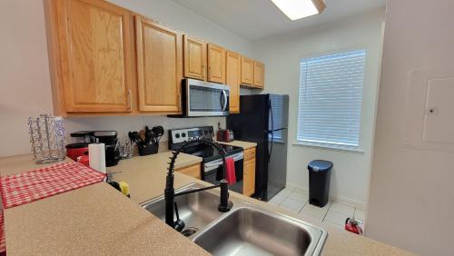 Gainesville Apartment | Spacious 2BR 2BA Suite - Walk to Mall & Hospitals