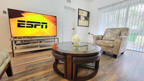 Gainesville Apartment | Spacious 2BR 2BA Suite - Walk to Mall & Hospitals