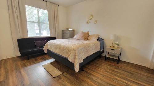 Gainesville Apartment | Spacious 2BR 2BA Suite - Walk to Mall & Hospitals