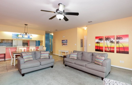 Corpus Christi Condo | Spacious 2br 2bath condo! On the canal with a boat lift!
