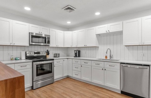 Myrtle Beach House | Spacious 2BR - 2Mins Walk to Beach
