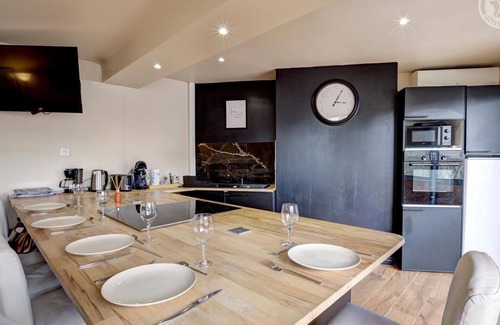 Saint-Chamond Apartment | Spacious 2BR Apartment with Parking, Balcony, Wi-Fi, Near Shops & Train Station in Saint-Chamond