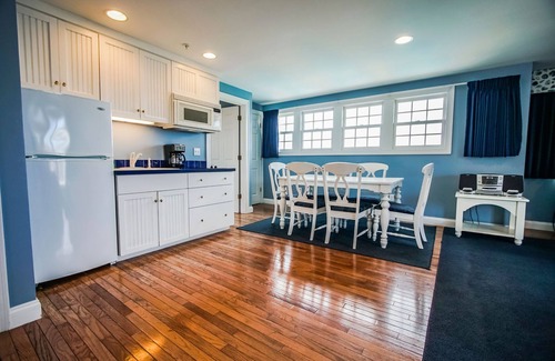 Falmouth Condo | Spacious 2BR by the Sea in Falmouth