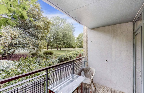 Evelyn Apartment | Spacious 2BR London Flat Near Deptford Park and Surrey Quays Tube Station