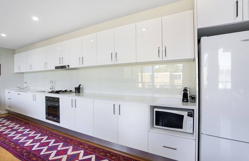 Waverton Apartment | Spacious 2BR luxe Waverton Village apartment w/harbour glimpses
