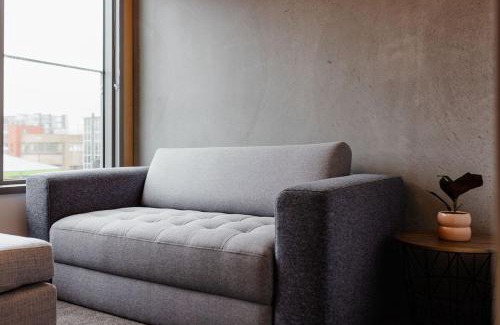 Te Aro Apartment | Spacious 2BR Oasis in Central Wellington w Terrace