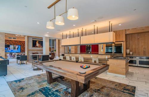 Orange Heights Apartment | Spacious 2BR Uptown Biltmore Gym Pool Parking WD
