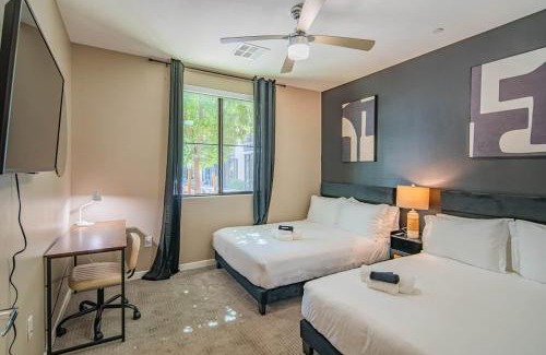 Orange Heights Apartment | Spacious 2BR Uptown Biltmore Gym Pool Parking WD
