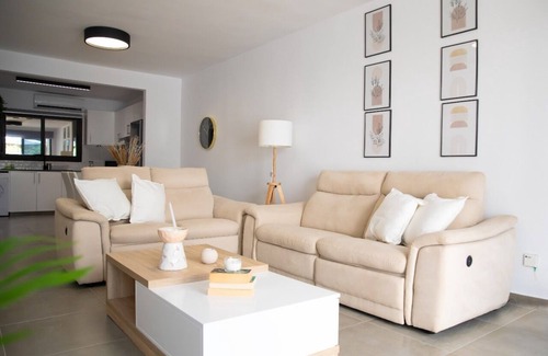 Paphos Apartment | Spacious 2BR with Private Yard — Prime Location in Paphos!