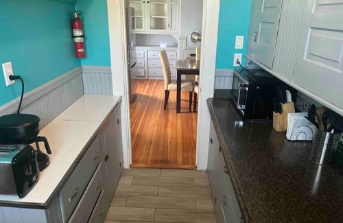 New Bedford Apartment | SPACIOUS 3 BDRM APARTMENT 3RD FL W/DECK OVERSEEING CITY SKYLINE