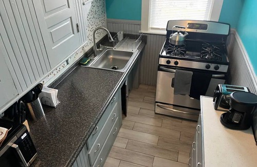 New Bedford Apartment | SPACIOUS 3 BDRM APARTMENT 3RD FL W/DECK OVERSEEING CITY SKYLINE