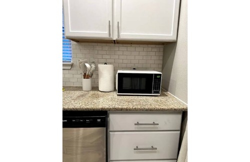 Live Oak House | Spacious 3 BDRM for 9 - SA & NB