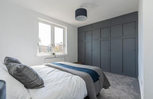 Inverkeithing Apartment | Spacious 3 bed flat- Free parking Edinburgh & Fife