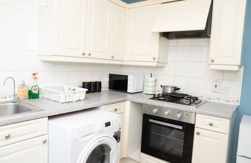 Ashford House | Spacious 3 Bed House In Ashford with En-Suite