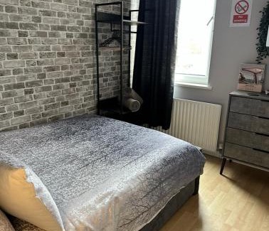 Wombwell House | Spacious 3 bed house in Wombwell