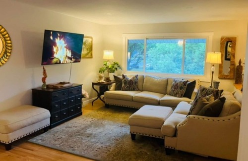 Saratoga Springs House | Spacious 3-bedroom apartment in Saratoga Springs Off Street Parking & Central AC