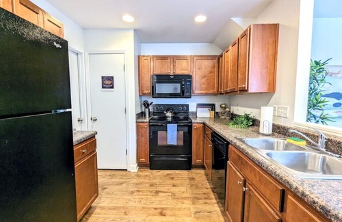 Biddleville House | Spacious 3 bedroom/3 bathroom townhome minutes from Uptown Charlotte.