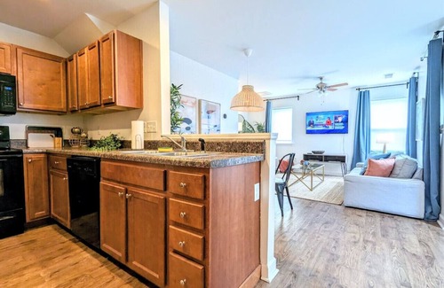 Biddleville House | Spacious 3 bedroom/3 bathroom townhome minutes from Uptown Charlotte.