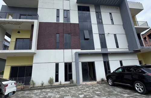 Utako Apartment | Spacious 3-bedroom apartment with AC and WiFi in vibrant Wuye Abuja