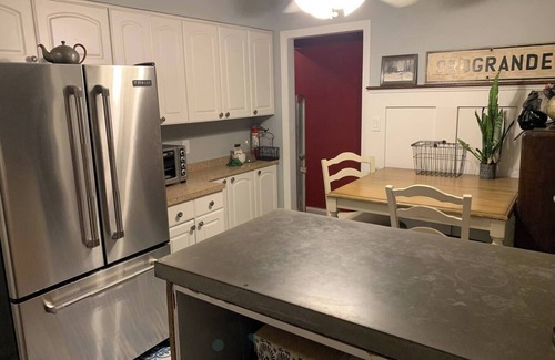 Long Beach Apartment | Spacious 3-bedroom apartment with WiFi, AC in brilliant Long Beach