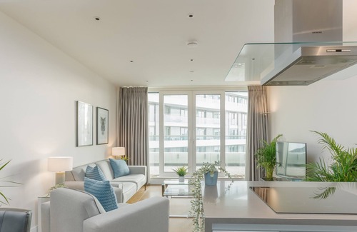 Queenstown Apartment | Spacious 3-bedroom apartment with Balcony