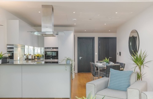 Queenstown Apartment | Spacious 3-bedroom apartment with Balcony