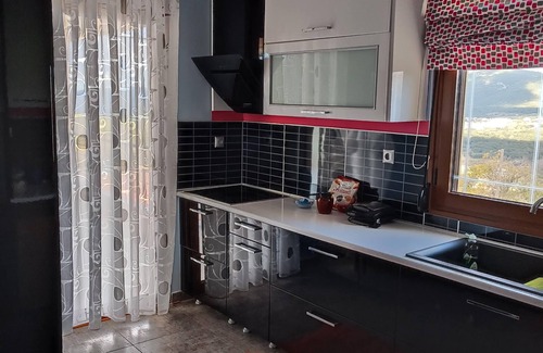 Dodoni Apartment | Spacious 3-bedroom apartment with AC, WiFi in marvelous Mantio