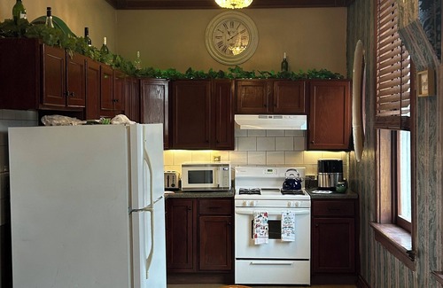 Ripley Apartment | Spacious 3-bedroom apartment with WiFi, AC in charming Ripley