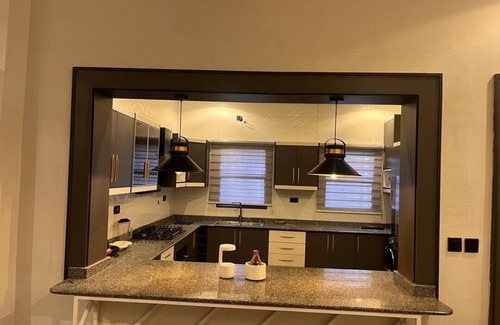 Abuja Apartment | Spacious 3-bedroom apartment with AC and WiFi in charming Abuja