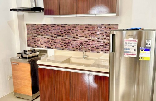 Dauis House | Spacious 3-bedroom bungalow with AC, WiFi and pool access in a fenced community.