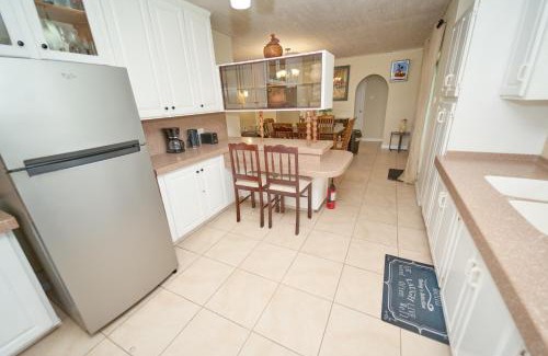 Regency Park House | Spacious 3-Bedroom Home - Regency Park