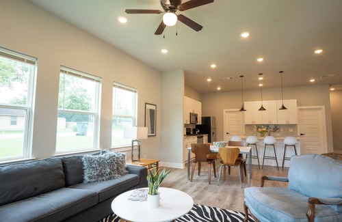 Kyle House | Spacious 3-Bedroom Home with Comfort & Convenience - Family Friendly