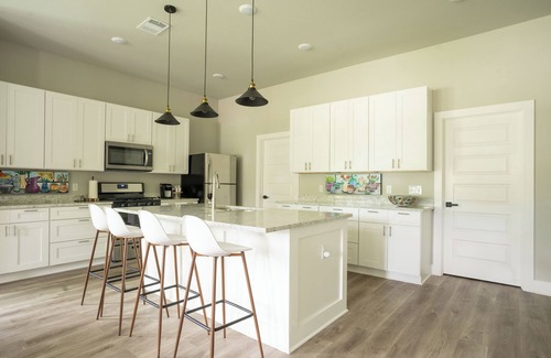 Kyle House | Spacious 3-Bedroom Home with Comfort & Convenience - Family Friendly