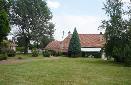 Renaison Cottage | Spacious 3-Bedroom House with Modern Amenities, Garden, and Private Terrace in Renaison