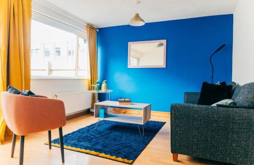 Penarth House | Spacious 3 Bedroom House - Sleeps 5 - Free Parking - By EKLIVING LUXE Short Lets & Serviced Accommodation