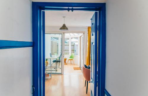 Penarth House | Spacious 3 Bedroom House - Sleeps 5 - Free Parking - By EKLIVING LUXE Short Lets & Serviced Accommodation