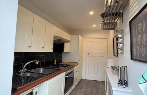 Haringey Apartment | Spacious 3-Bedroom Luxury Home with Garden – North London Retreat