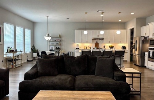Austin House | Spacious 3-Bedroom Retreat in SE Austin