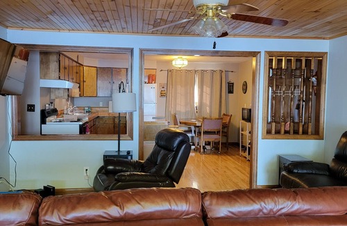 Portage Lake House | Spacious 3-bedroom house with private access to the lake