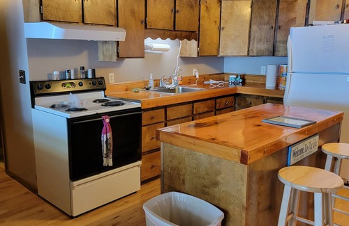 Portage Lake House | Spacious 3-bedroom house with private access to the lake
