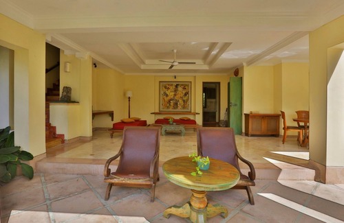 Penatih Villa | Spacious 3 Bedroom villa near Ubud features 2 swimming pool and 2 gazebos