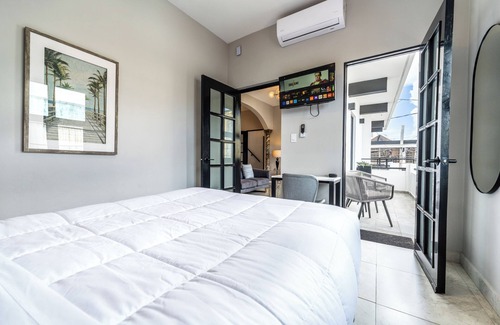 Miramar Hotel | Spacious 3 BR APT in Miramar with Balcony - Casa Ciana
