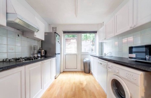 Woolwich Riverside Apartment | Spacious 3 BR House w/Private Garden, Woolwich